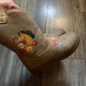 Spirit boots girls size 11